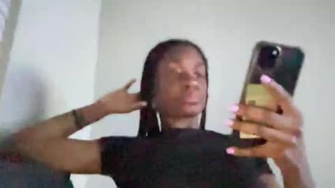 Snapshot of its5iveam chatting on December 31, 3:01 am 5ive AM online show from December 31, 3:01 am