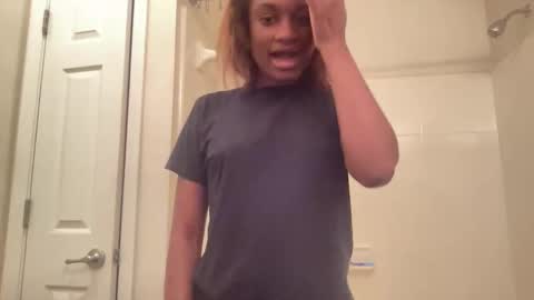 Snapshot of its5iveam chatting on October 15, 1:17 am 5ive AM online show from October 15, 1:17 am