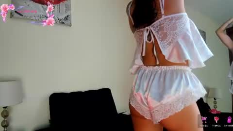 Snapshot of its__angelica_ chatting on June 19, 6:45 pm Angelica online show from June 19, 6:45 pm