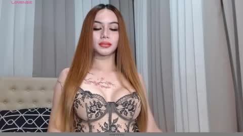 Snapshot of its_emilyvillain chatting on November 11, 7:30 am Emily online show from November 11, 7:30 am