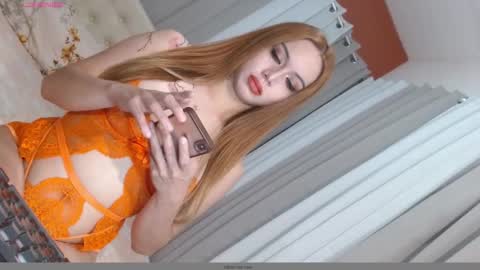 Snapshot of its_emilyvillain chatting on November 27, 3:30 am Emily online show from November 27, 3:30 am