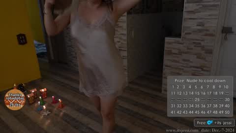 Snapshot of its_jessi chatting on December 7, 7:43 pm Jessi online show from December 7, 7:43 pm