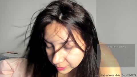 Snapshot of its_jessi chatting on December 21, 7:27 pm Jessi online show from December 21, 7:27 pm