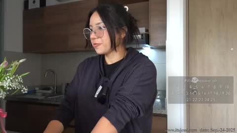 Snapshot of its_jessi chatting on September 24, 8:23 pm Jessi online show from September 24, 8:23 pm