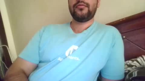 Snapshot of its_me_2323 chatting on December 20, 3:35 am its_me_2323 online show from December 20, 3:35 am