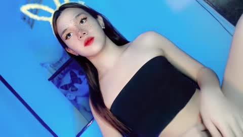 Snapshot of its_me_ezzie chatting on February 16, 7:49 pm EZZIE online show from February 16, 7:49 pm