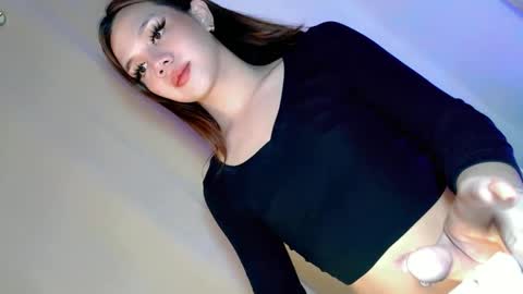 Snapshot of its_me_ezzie chatting on March 2, 10:59 pm EZZIE online show from March 2, 10:59 pm