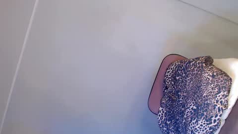 Snapshot of its_me_kelly chatting on February 9, 9:16 am KellyPuth online show from February 9, 9:16 am