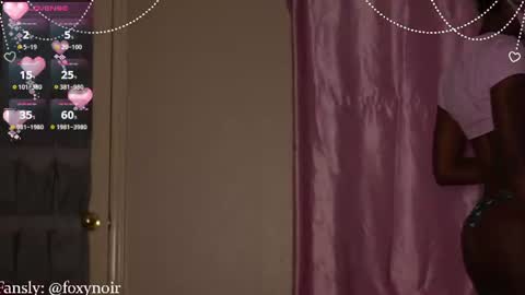 Snapshot of itsfoxynoir chatting on June 27, 9:14 am FoxyNoir online show from June 27, 9:14 am