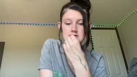 itsKaylaaa online show from June 8, 7:47 pm