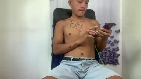 Snapshot of itsme_urboy chatting on May 4, 1:12 am itsme_urboy online show from May 4, 1:12 am