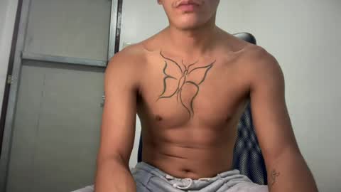 Snapshot of itsme_urboy chatting on June 15, 5:31 am itsme_urboy online show from June 15, 5:31 am