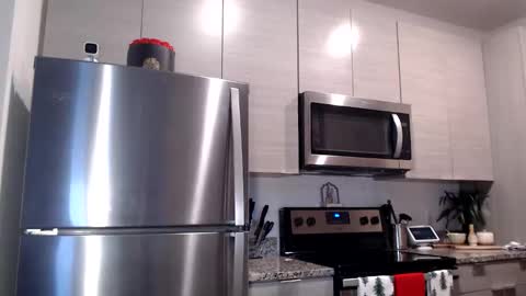 Alexis Rae online show from December 4, 9:45 pm