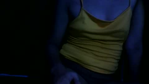 itsmeellyn22 online show from April 6, 5:08 am