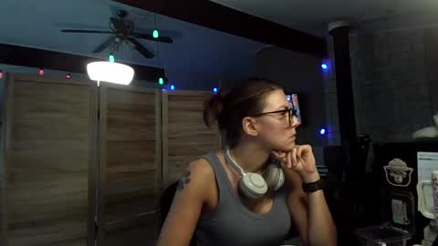 ItsMeSophie X online show from September 25, 4:00 pm