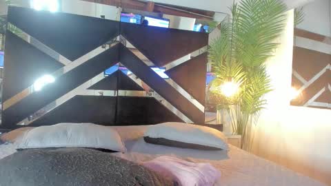 Snapshot of itsmoon_swt_ chatting on March 28, 11:10 am Moon online show from March 28, 11:10 am