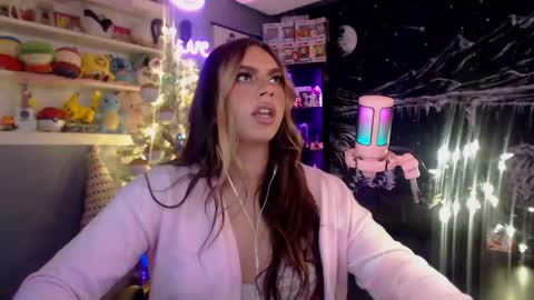 Snapshot of itsnickibabyy chatting on December 12, 2:26 am Nicki Foxx online show from December 12, 2:26 am