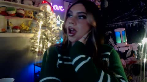 Snapshot of itsnickibabyy chatting on December 25, 11:31 pm Nicki Foxx online show from December 25, 11:31 pm