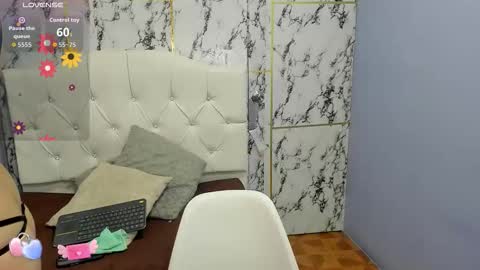 Snapshot of itsuki_n chatting on September 15, 12:05 pm Itsuki N online show from September 15, 12:05 pm