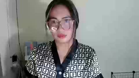 itsurgil_kloeh online show from December 17, 4:35 pm