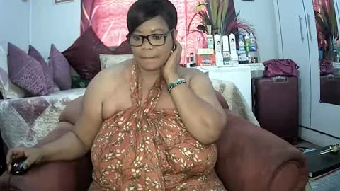 itumeleng74 online show from December 31, 8:37 am