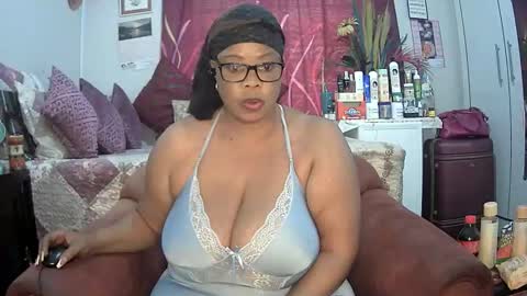 itumeleng74 online show from January 11, 11:23 am
