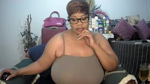itumeleng74 online show from January 20, 9:46 am