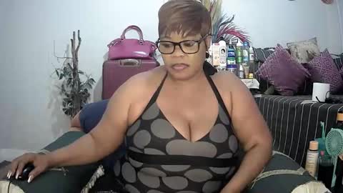 itumeleng74 online show from January 21, 11:13 am