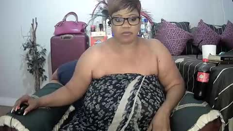 itumeleng74 online show from January 24, 11:15 am
