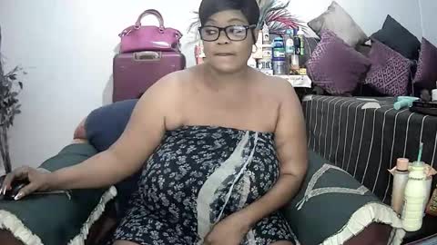 itumeleng74 online show from February 1, 6:40 pm