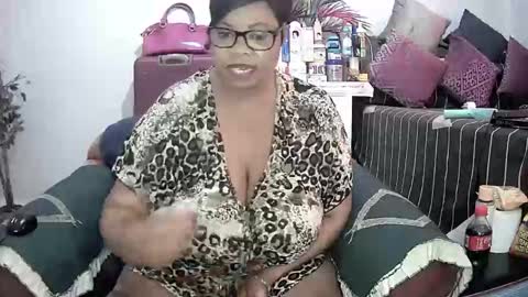 itumeleng74 online show from February 2, 3:07 pm