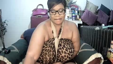 itumeleng74 online show from February 2, 7:57 pm