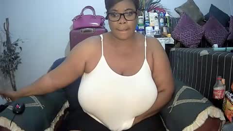 itumeleng74 online show from February 3, 6:17 pm