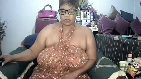 itumeleng74 online show from February 4, 5:21 am