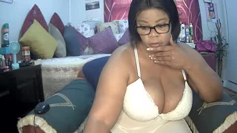 itumeleng74 online show from February 8, 4:04 pm