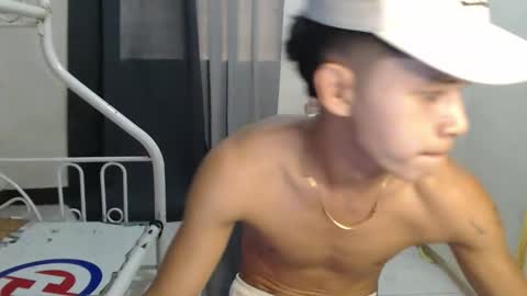 Snapshot of itzme_john chatting on March 3, 3:01 am itzme_john online show from March 3, 3:01 am