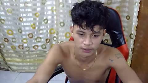 Snapshot of itzme_john chatting on March 4, 1:33 am itzme_john online show from March 4, 1:33 am