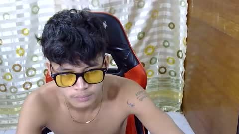 Snapshot of itzme_john chatting on March 11, 2:06 am itzme_john online show from March 11, 2:06 am