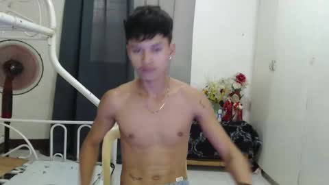 Snapshot of itzme_john chatting on March 25, 6:52 am itzme_john online show from March 25, 6:52 am