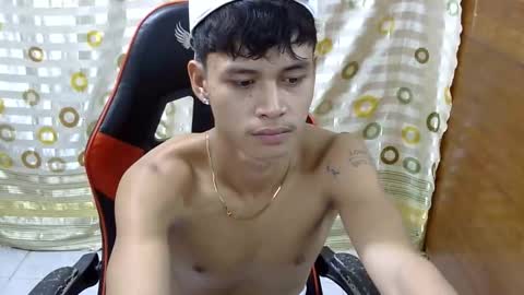 Snapshot of itzme_john chatting on March 29, 10:04 am itzme_john online show from March 29, 10:04 am