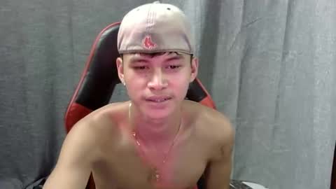 Snapshot of itzme_john chatting on April 1, 12:17 pm itzme_john online show from April 1, 12:17 pm