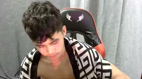 Snapshot of itzme_john chatting on April 2, 6:49 pm itzme_john online show from April 2, 6:49 pm