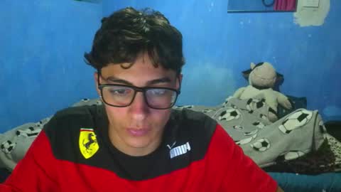 Snapshot of itztomm chatting on October 3, 3:14 am itztomm online show from October 3, 3:14 am