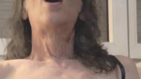 Snapshot of iuuuf2 chatting on April 23, 7:38 pm Iuuuf2 or Samel online show from April 23, 7:38 pm
