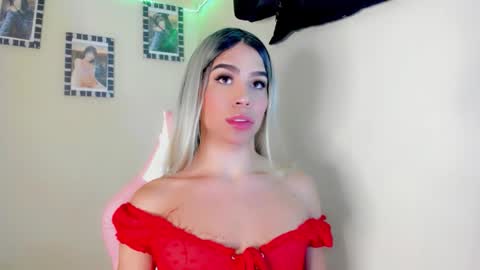 Snapshot of ivana_foxxx chatting on October 5, 5:22 pm Ivanna online show from October 5, 5:22 pm