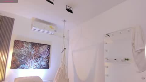 ivania_lua online show from April 24, 11:34 am