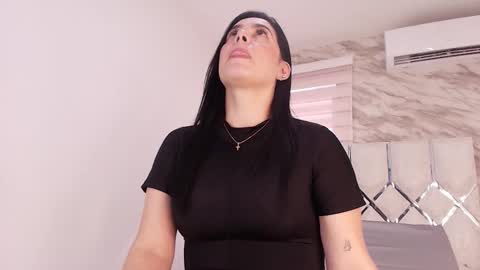 Snapshot of ivanna_vega_ chatting on February 13, 7:21 pm ivanna online show from February 13, 7:21 pm