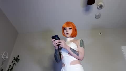 Ivey and James online show from February 11, 9:09 pm