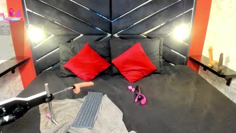 Ivis  online show from January 18, 1:37 pm