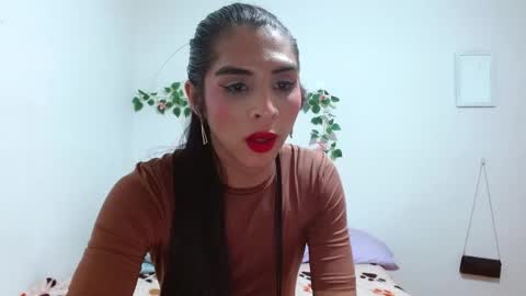 Snapshot of ivonne_claire chatting on February 16, 1:02 am ivonne online show from February 16, 1:02 am